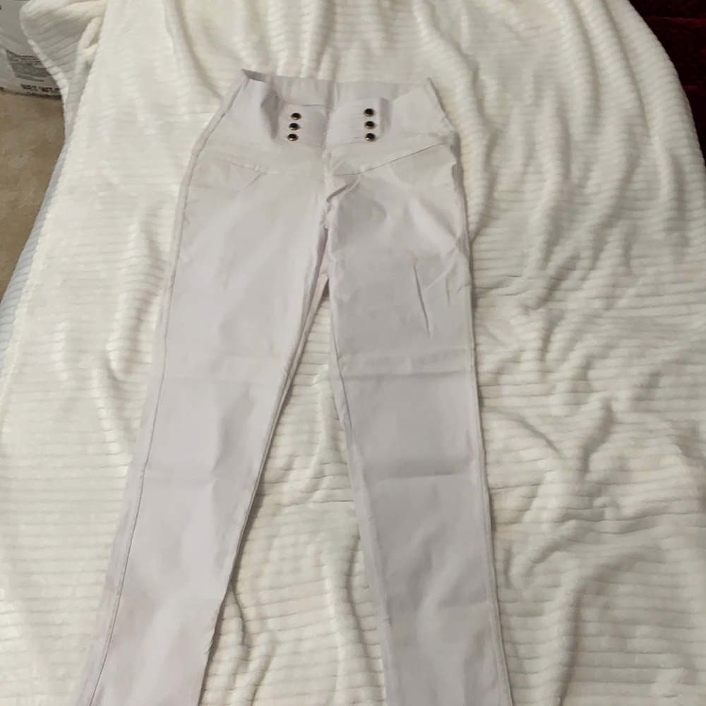 New Kathy White Jeggings ✨